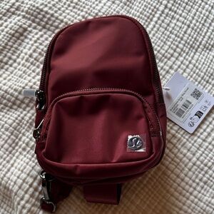 lululemon athletica everywhere sling bag 2L